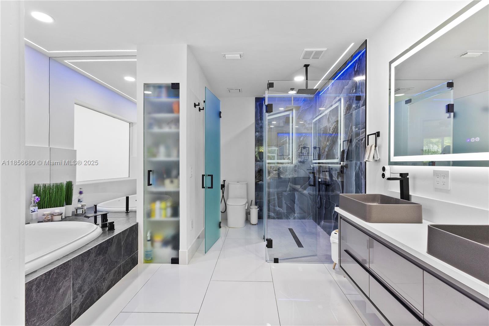 THE OAKS - Residential