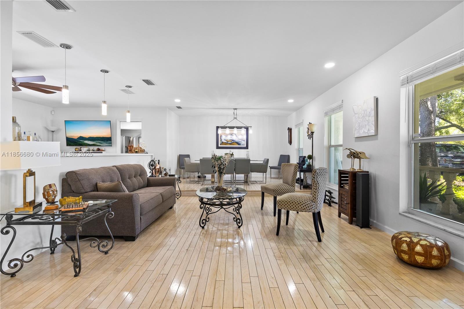 THE OAKS - Residential