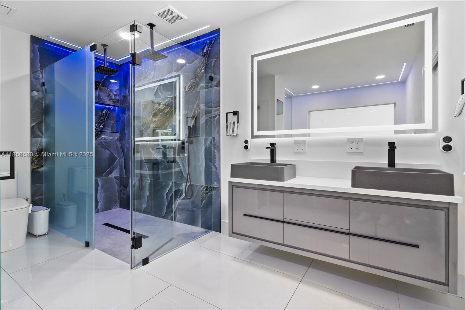 THE OAKS - Residential