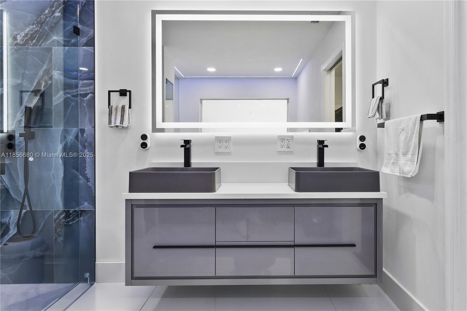 THE OAKS - Residential