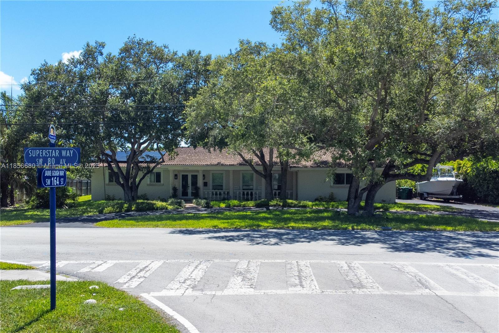 THE OAKS - Residential