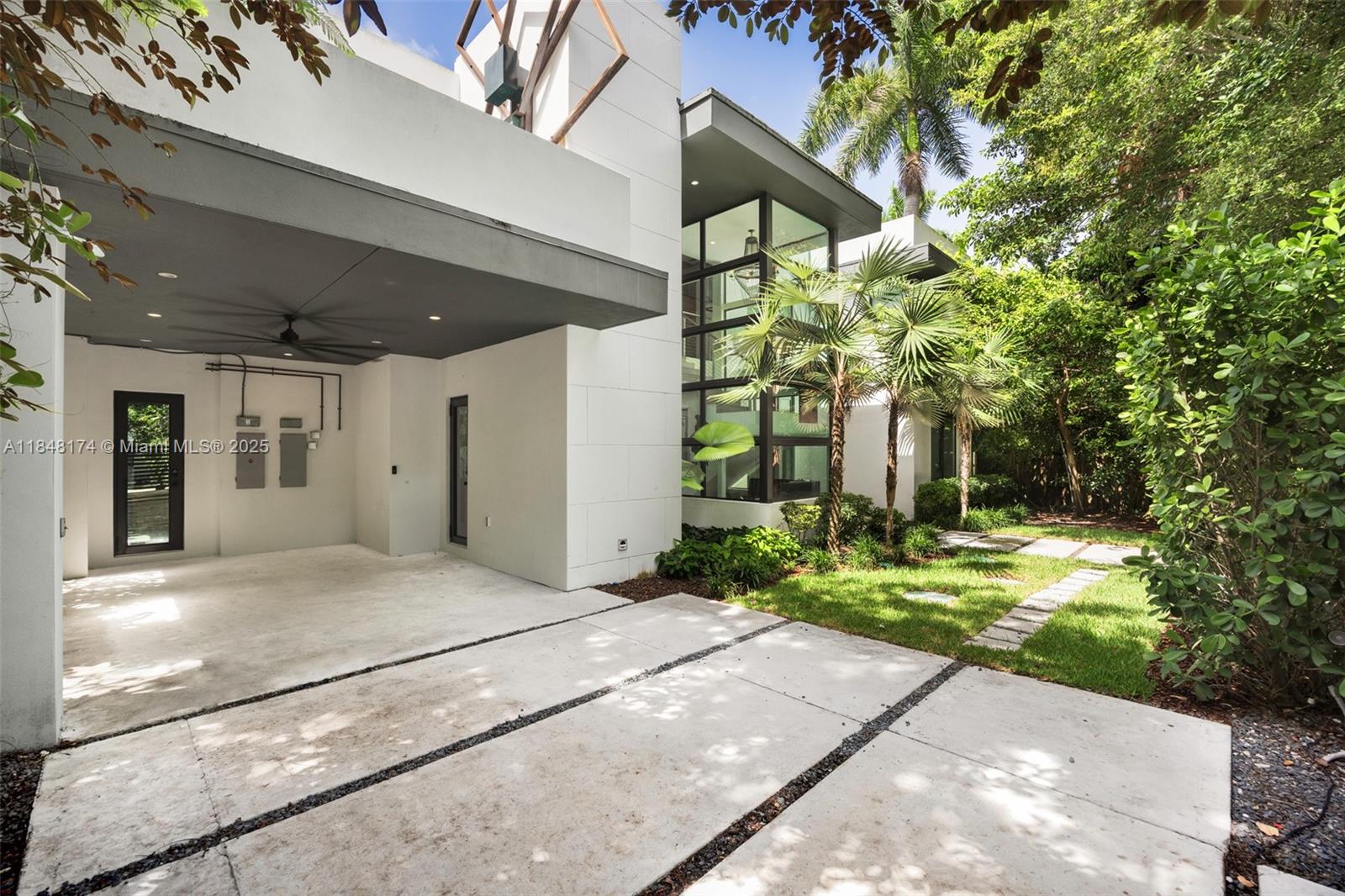 3648 Loquat Ave, Coconut Grove, FL, 33133/$3,300,000 4 3648 Loquat Ave