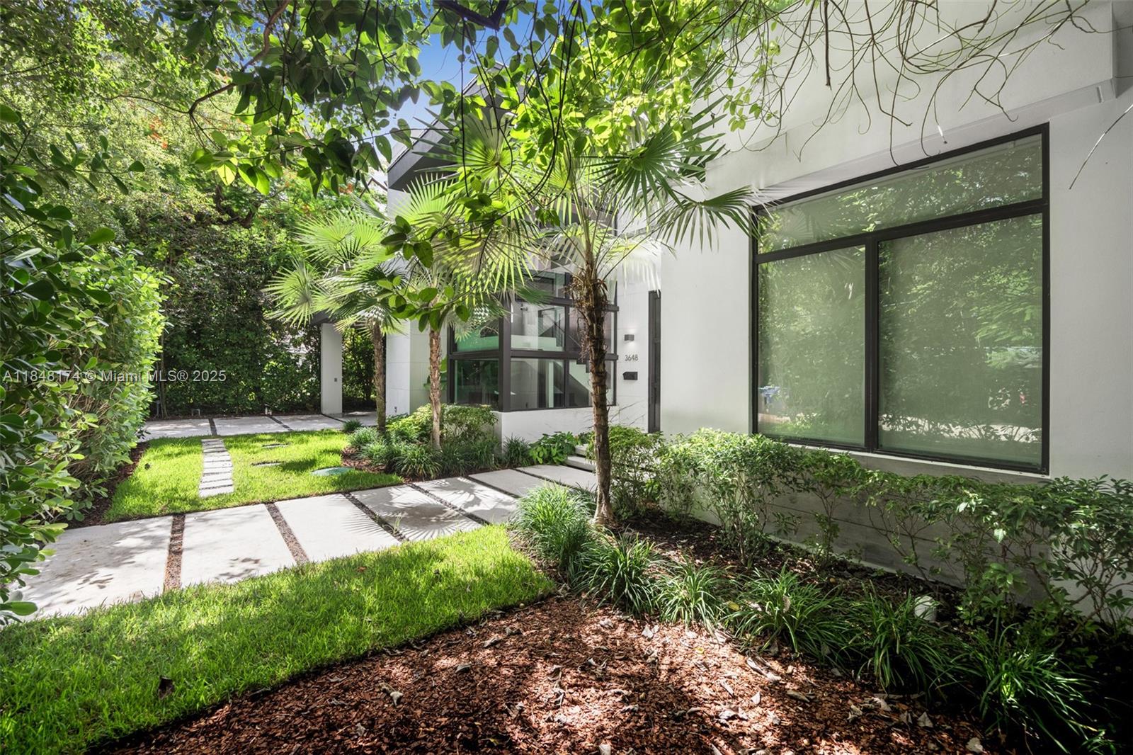 3648 Loquat Ave, Coconut Grove, FL, 33133/$3,300,000 3 3648 Loquat Ave
