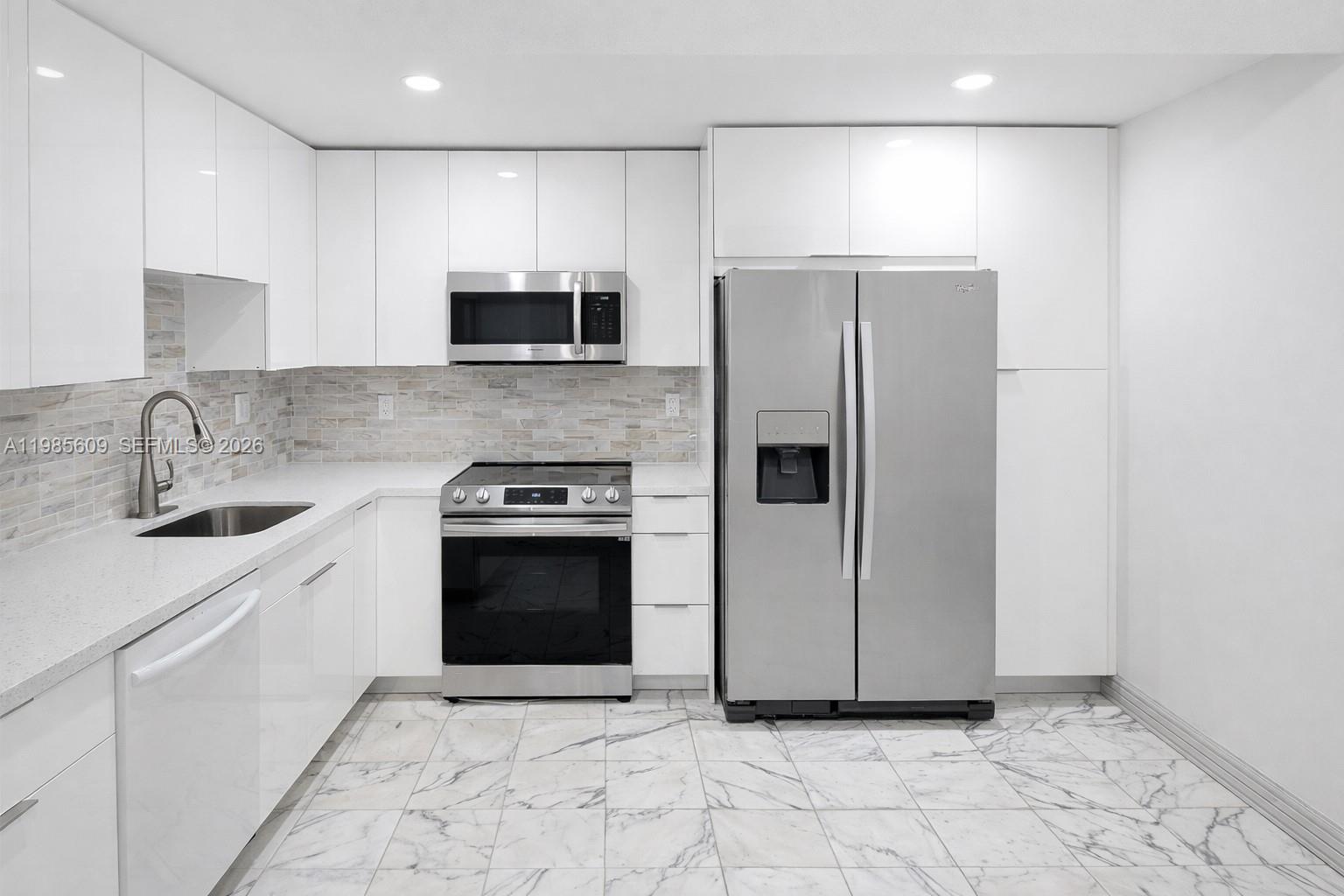 WINSTON TOWERS 700 CONDO - Residential Lease