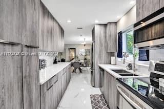 1321 S 16th Ave