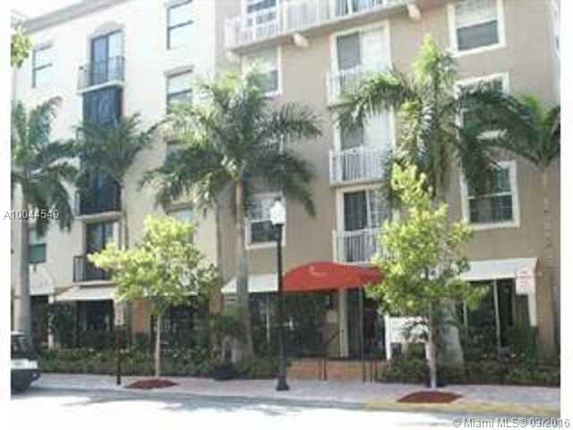 Beautiful large one bedroom condo located on the heart of down town Hollywood. Minutes to beach and boardwalk. Walking distance to shops, restaurants and Young Circle activities.Near I-95, train station, 15 mints to Ft.Laud airport and port. Full-sized washer and dryer in unit, laminated wood floors trough out. Very desirable complex offering heated swimming pool, hot tub, barbecue, fitness center and business center. Small pets permitted with deposit. In move in condition, fast approval process.