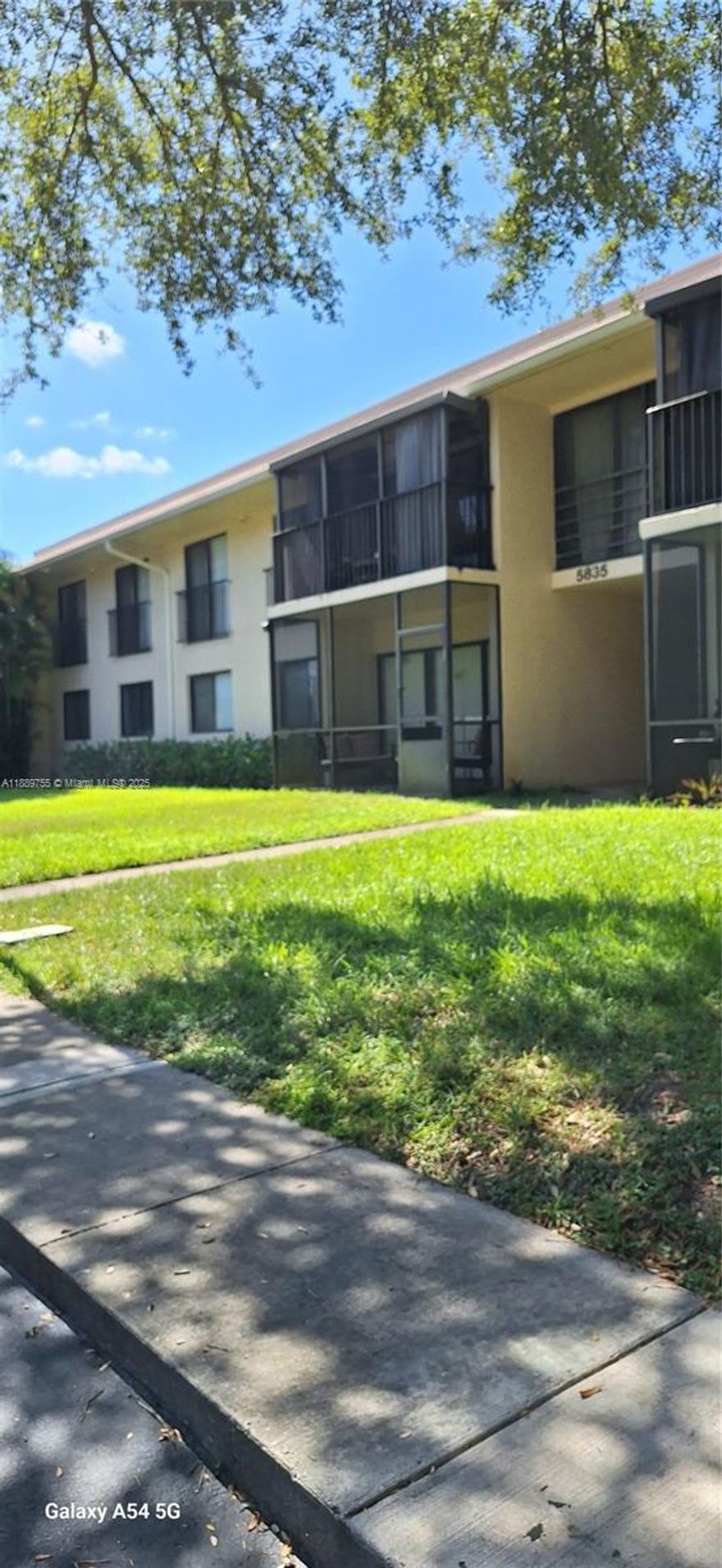 A ground-floor two-bedroom condo with a washer and dryer, a bar, and a modern kitchen featuring granite countertops. The property is also for sale, and if rented before being sold, the lease will transfer to the new owner. Please schedule appointments at least 24 hours in advance to allow the owner to provide access.