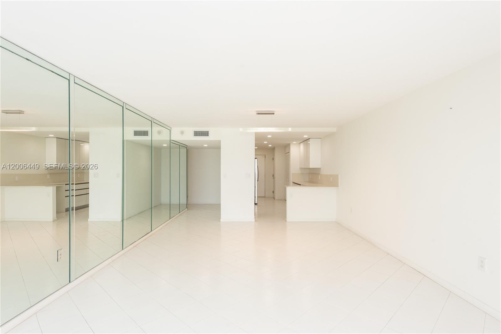 600 Grapetree Dr 8FS