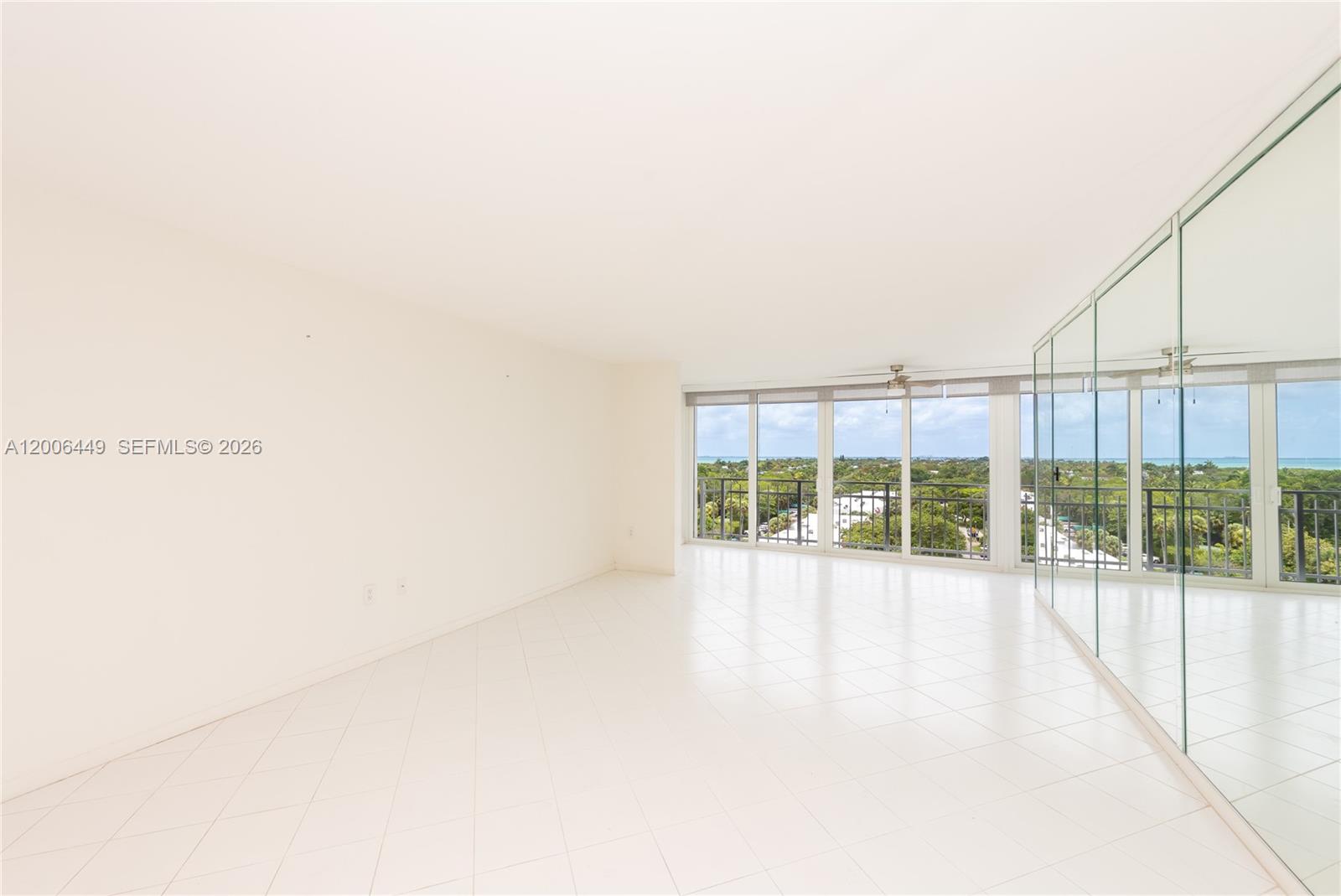 600 Grapetree Dr 8FS