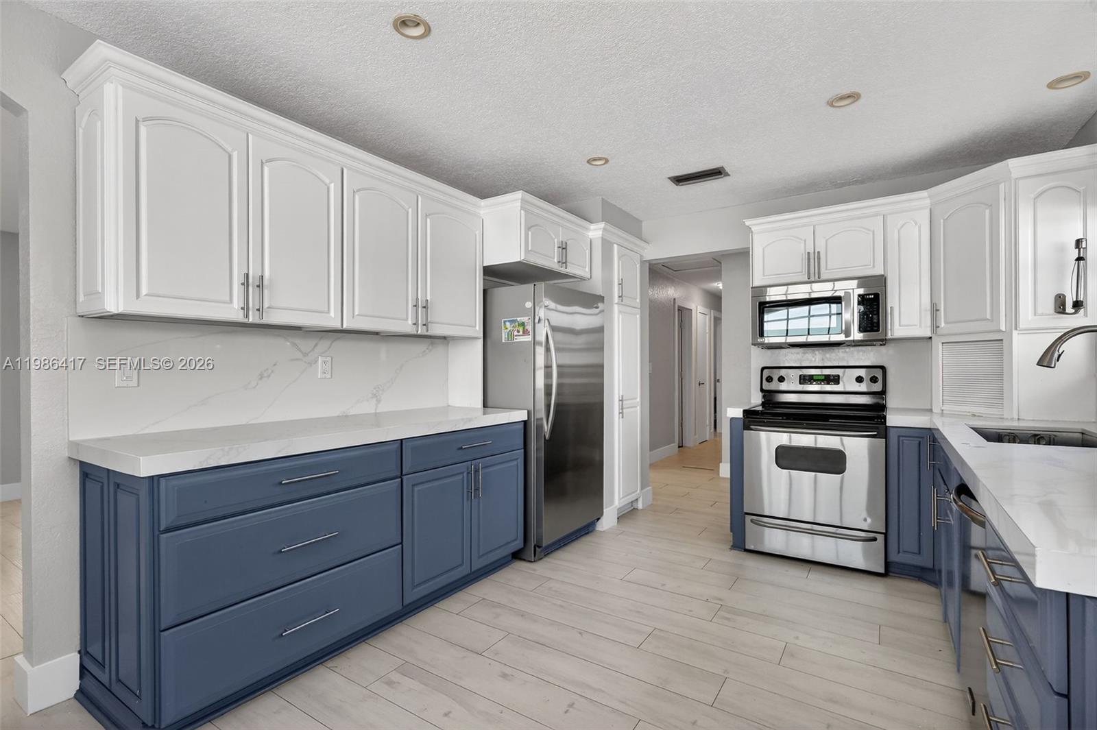 DANIA HIGHLANDS - Residential Lease