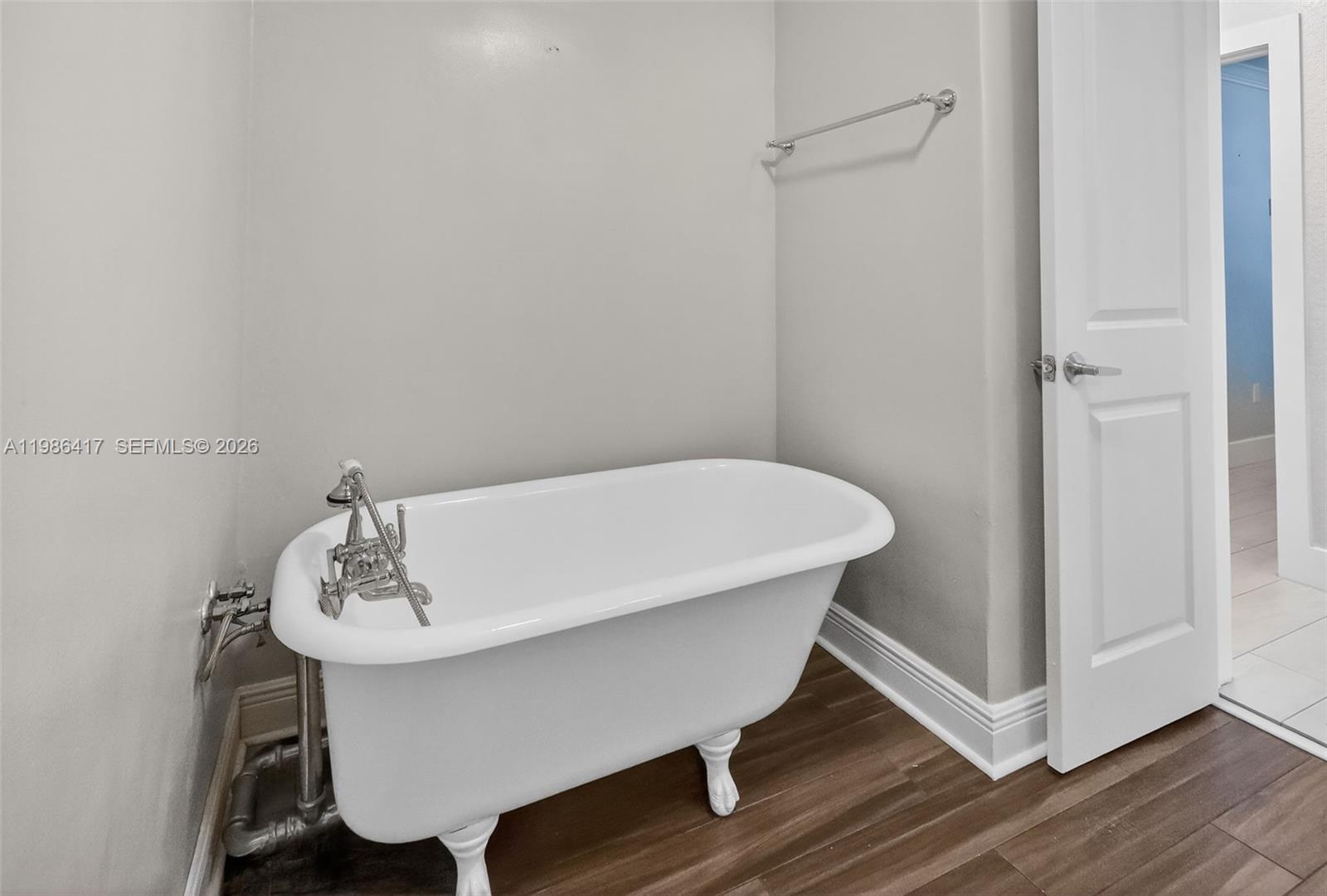 DANIA HIGHLANDS - Residential Lease