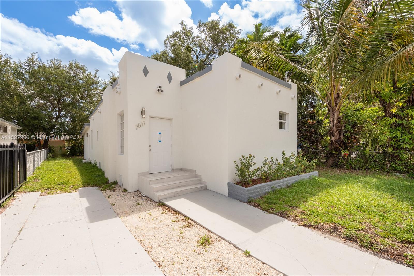 Property for Sale at 7537 Nw 3rd Ave, Miami, Broward County, Florida - Bedrooms: 6 
Bathrooms: 3  - $699,000
