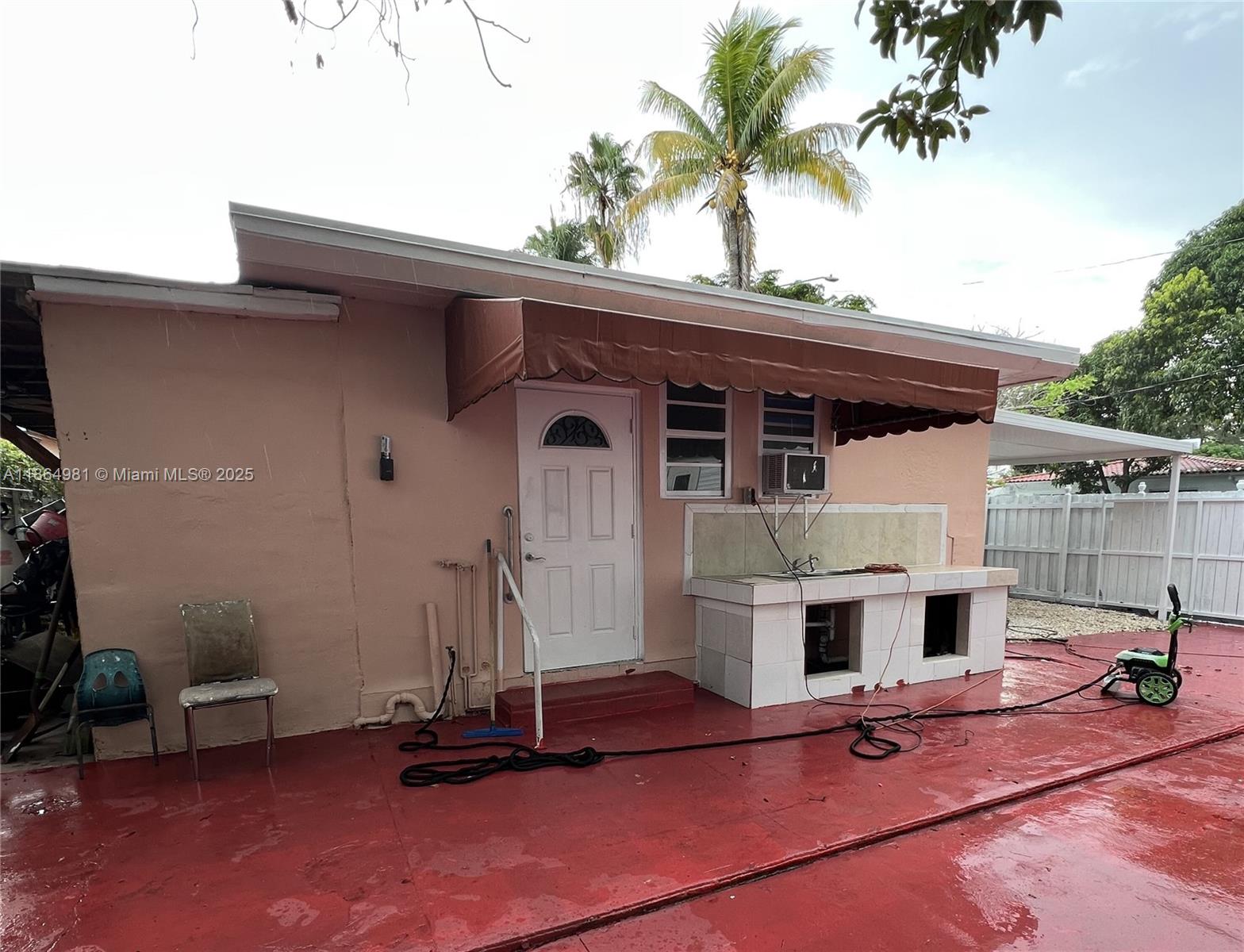 Spacious 2 bed, 1 bath efficiency apartment. Centrally located and ready for occupancy. Electricity and water included.