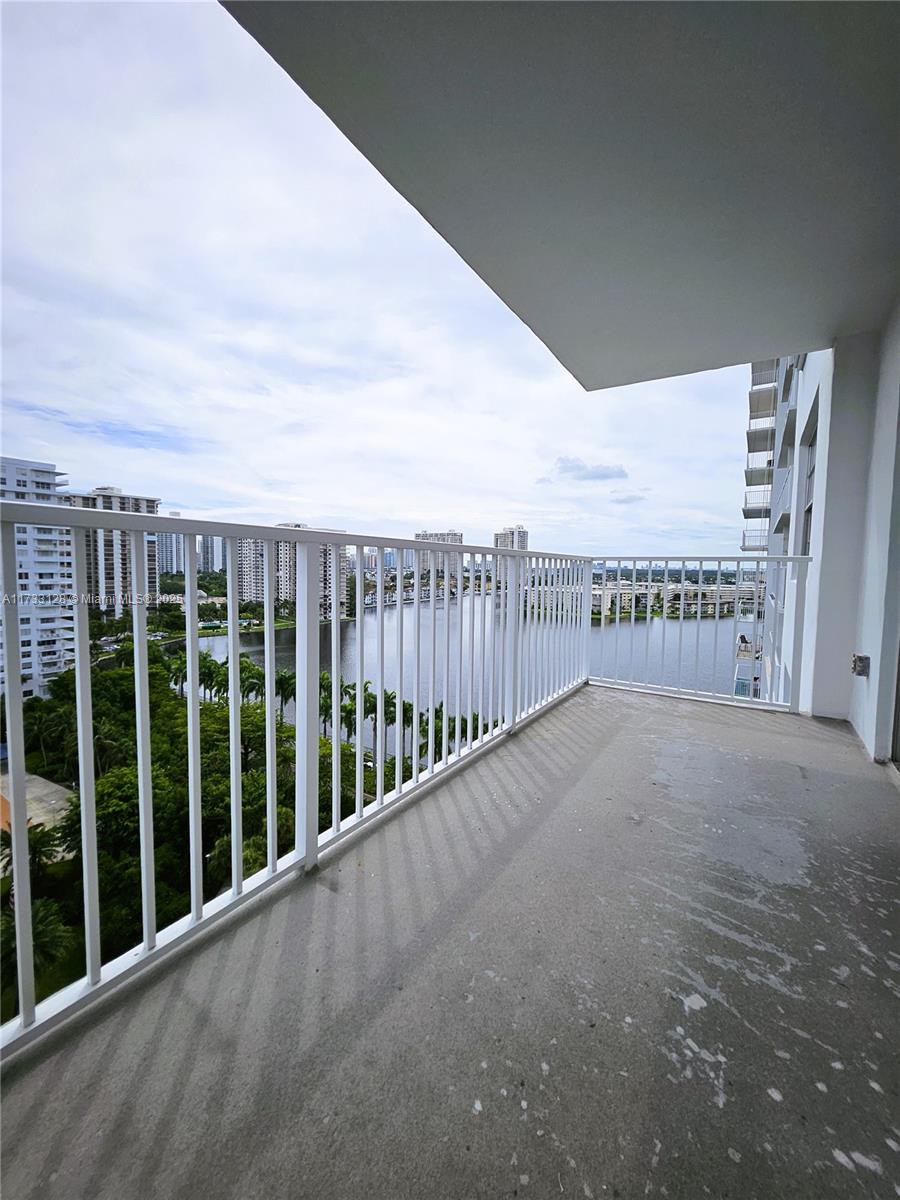 ADMIRALS PORT CONDO WEST - Residential