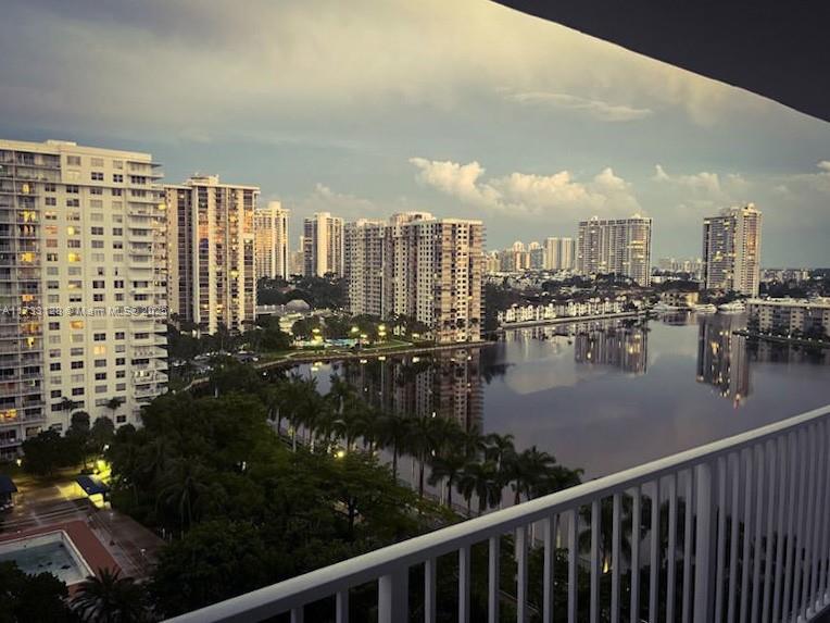 ADMIRALS PORT CONDO WEST - Residential