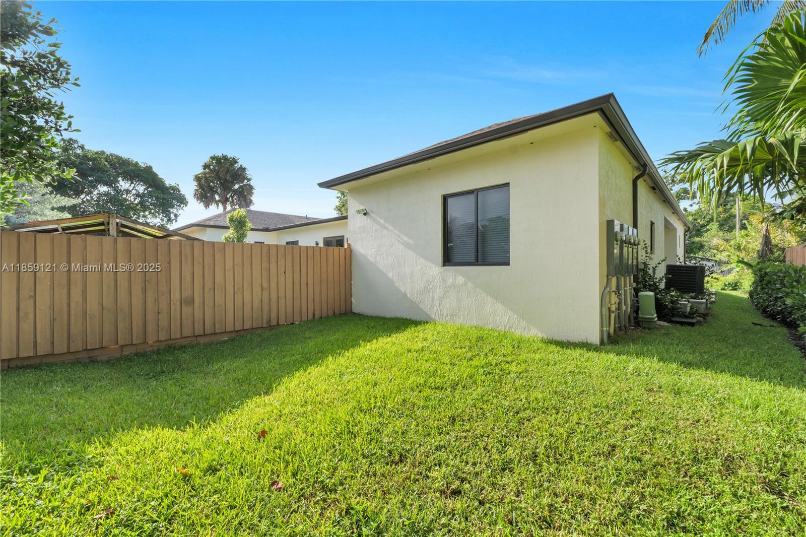 HOLLYWOOD COUNTRY ESTATES - Residential Income