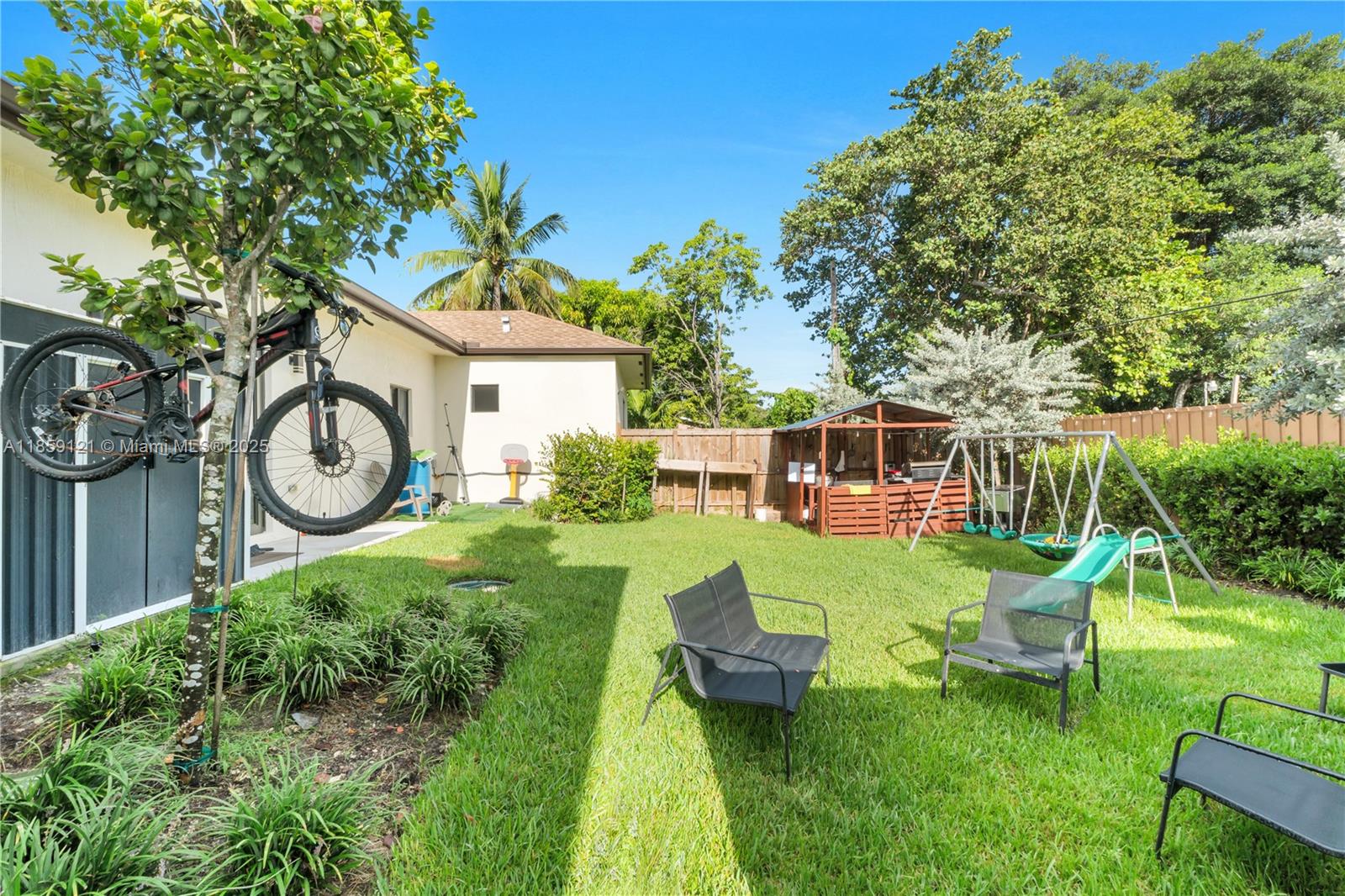 HOLLYWOOD COUNTRY ESTATES - Residential Income