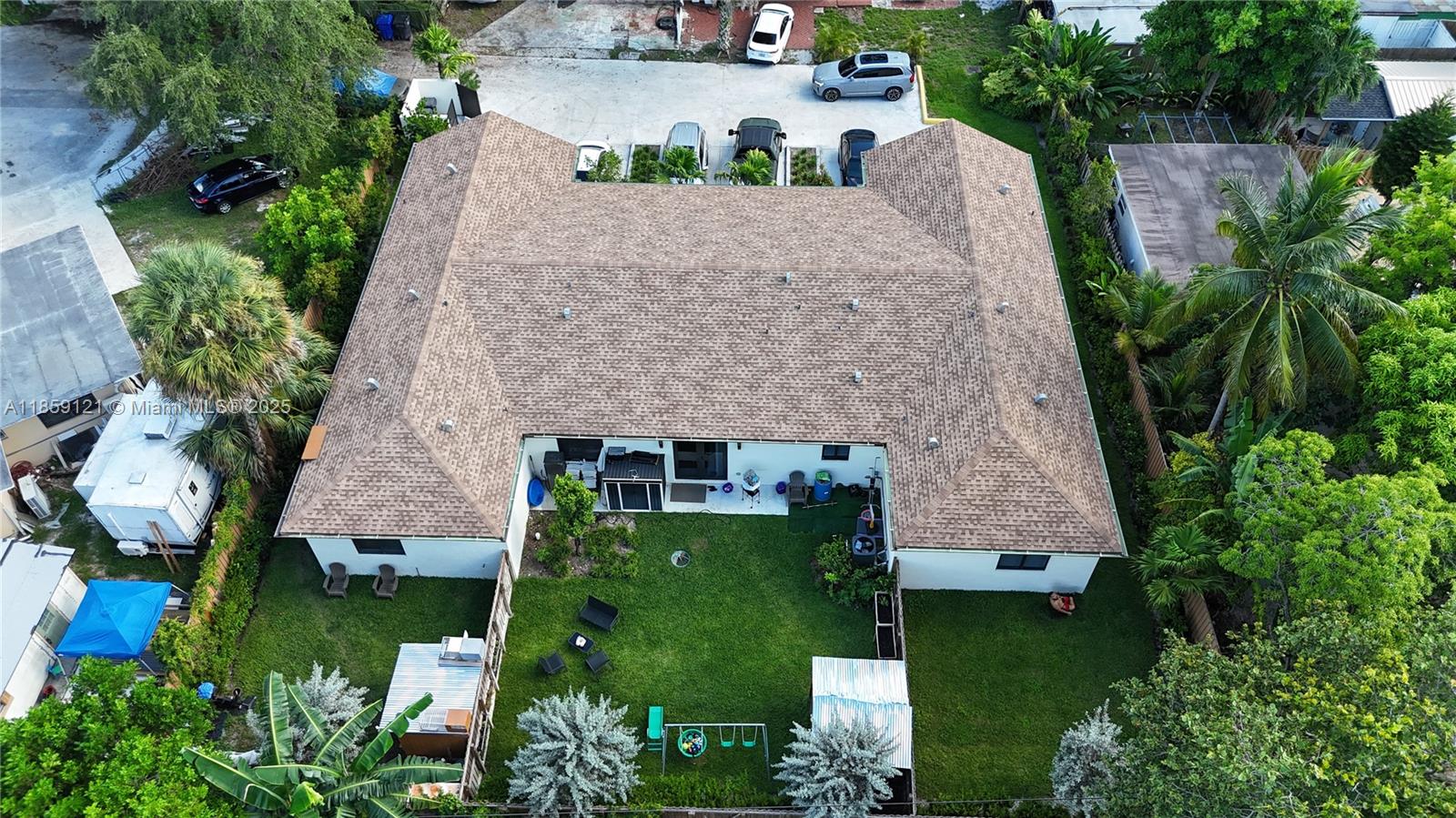 HOLLYWOOD COUNTRY ESTATES - Residential Income
