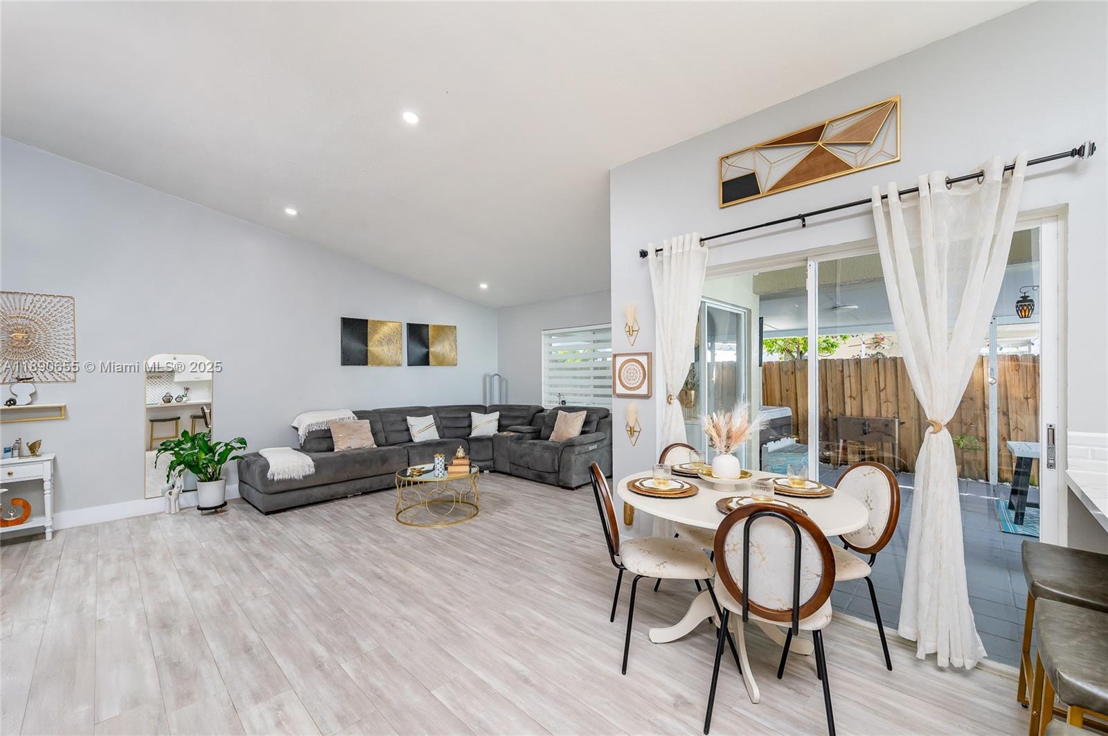 LAKES BY THE BAY SEC 3 - Residential