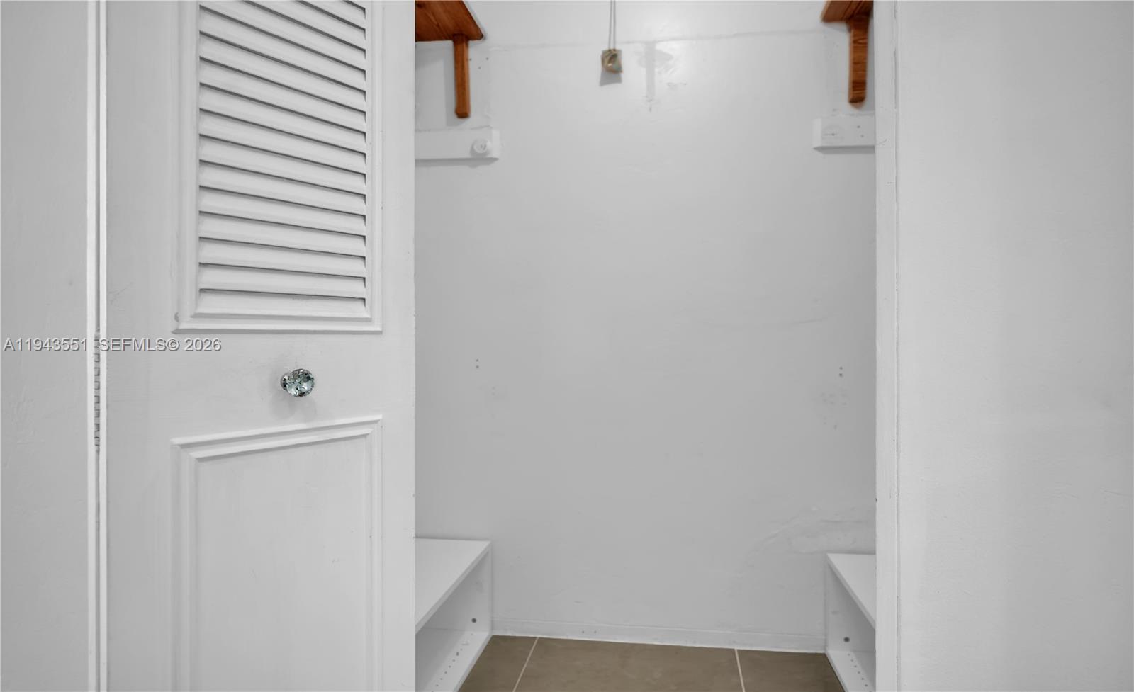 HOLLYWOOD TOWERS CONDO - Residential