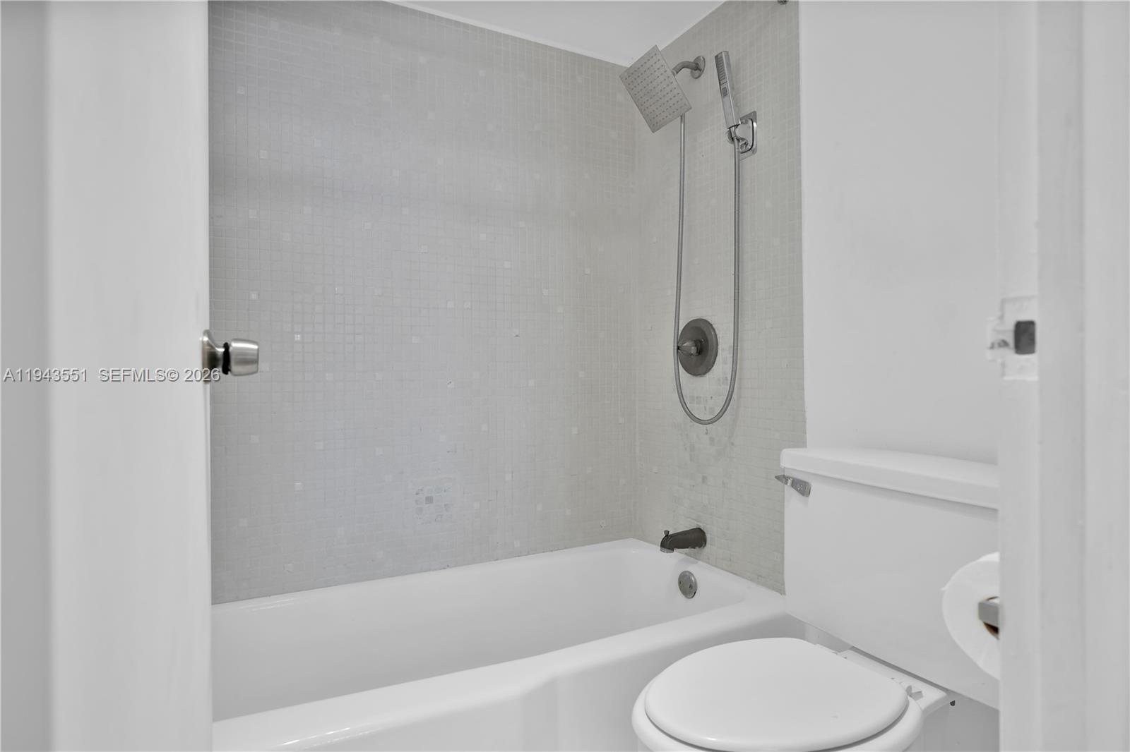 HOLLYWOOD TOWERS CONDO - Residential