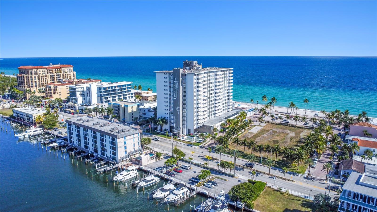 HOLLYWOOD TOWERS CONDO - Residential