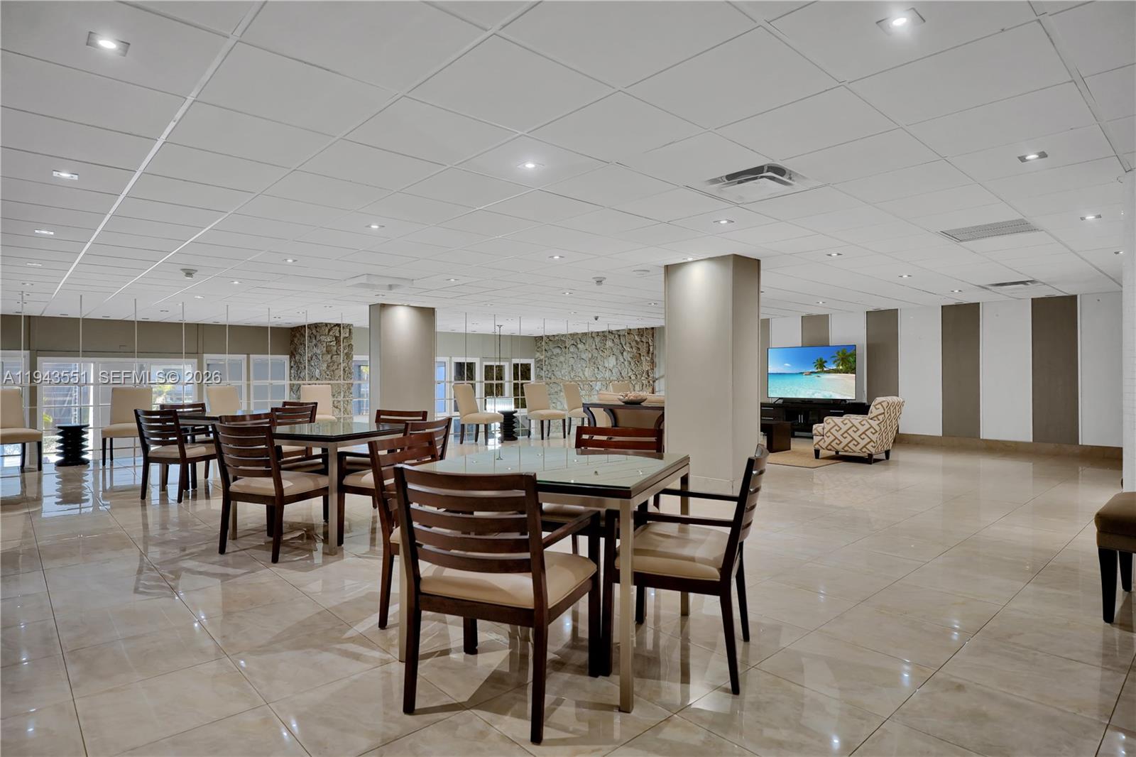 HOLLYWOOD TOWERS CONDO - Residential