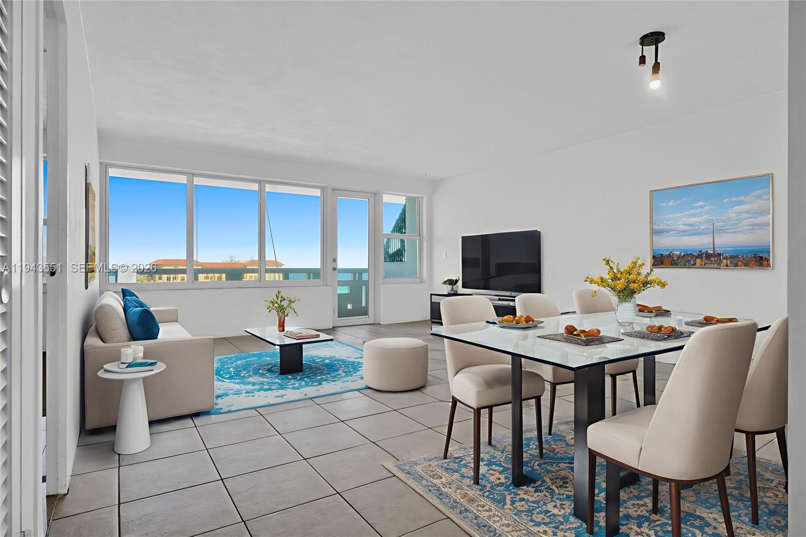 HOLLYWOOD TOWERS CONDO - Residential