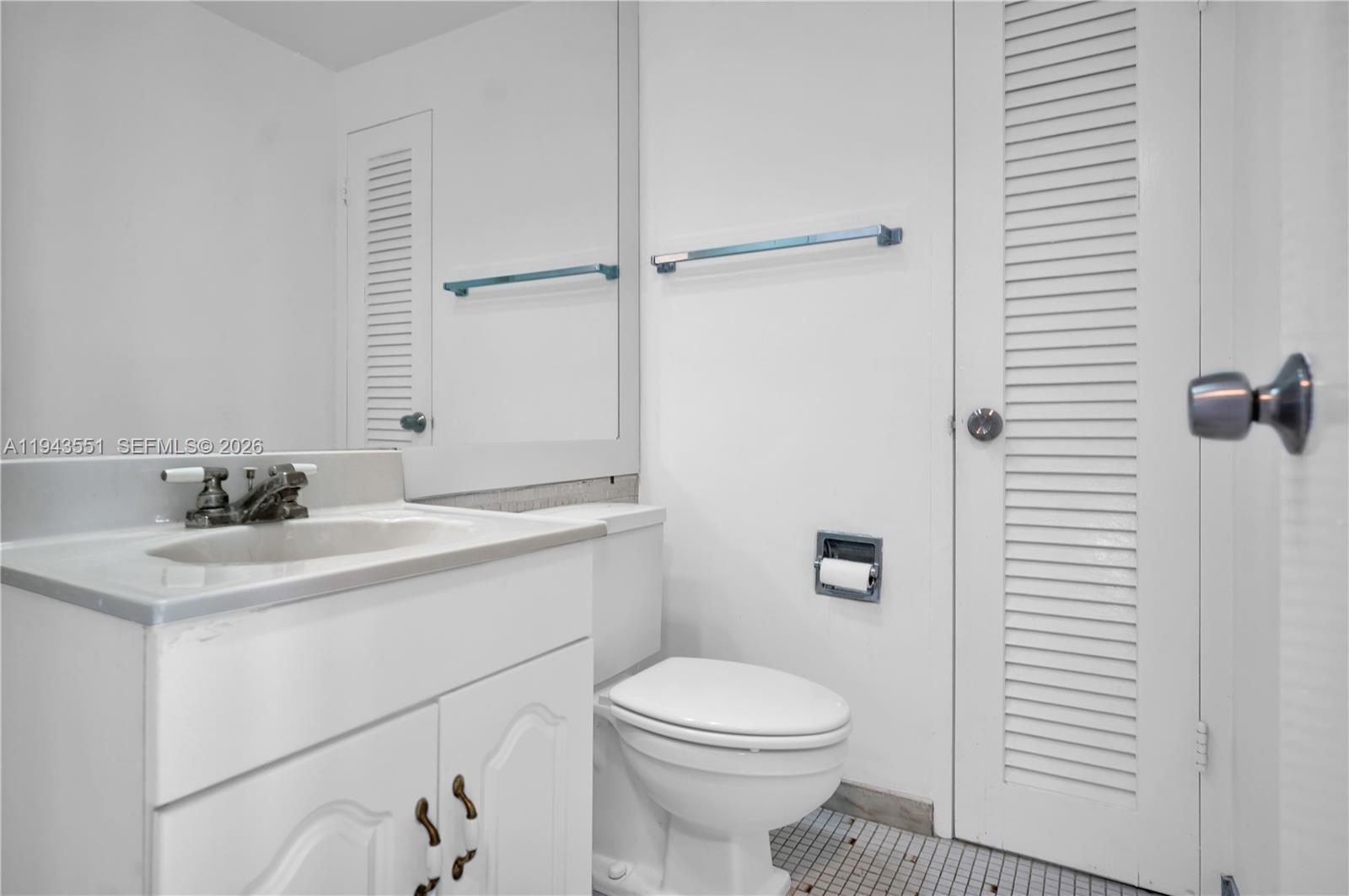 HOLLYWOOD TOWERS CONDO - Residential