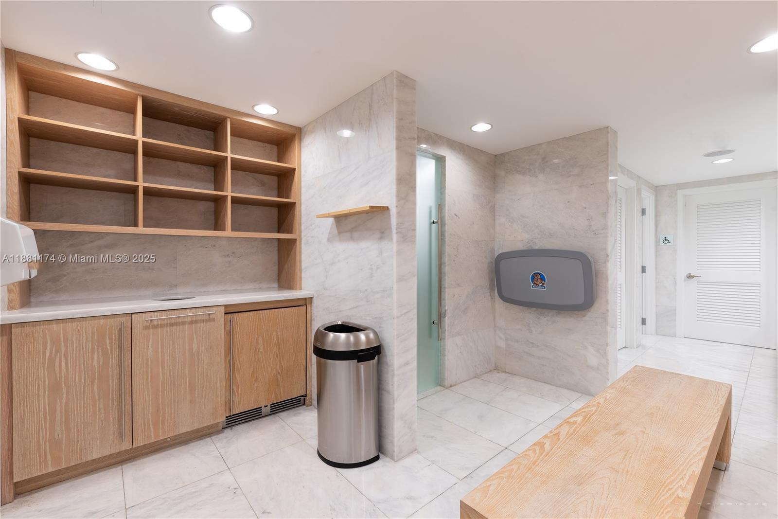 400 SUNNY ISLES CONDO EAS - Residential