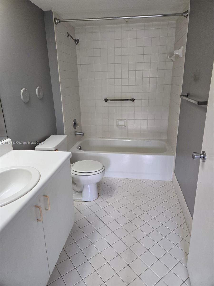 800 SW 142nd Ave N111
