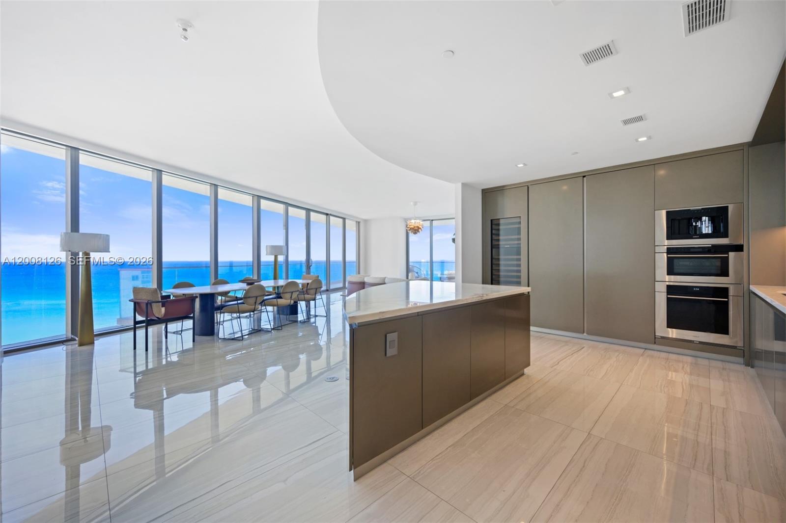 18975 Collins Ave 700