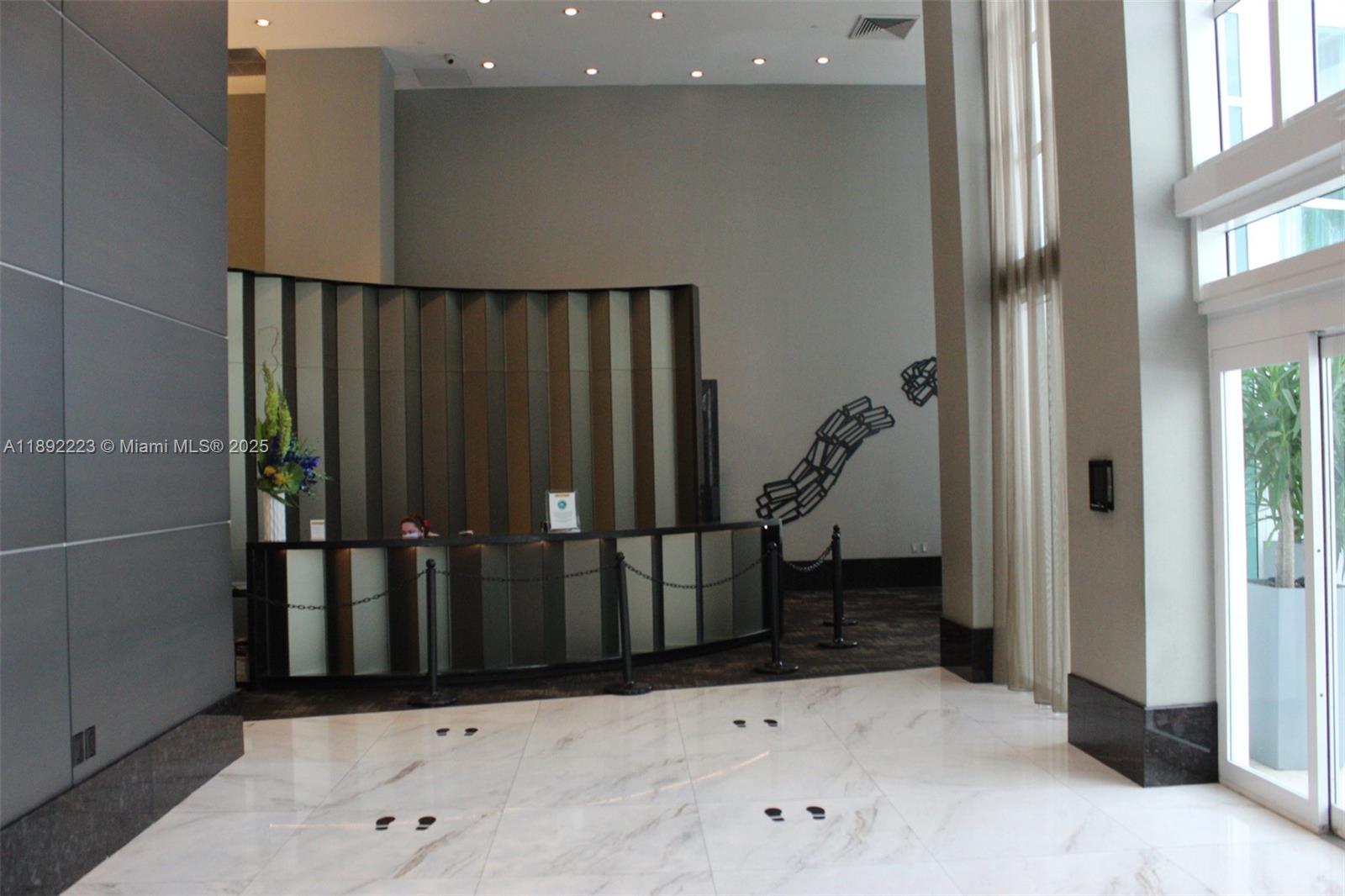 THE PLAZA 901 BRICKELL CO - Residential Lease