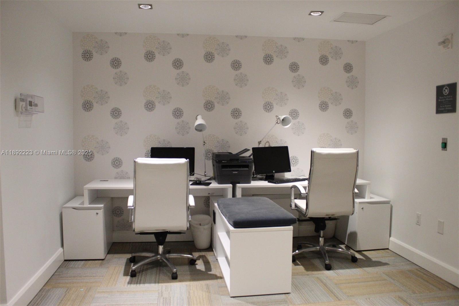 THE PLAZA 901 BRICKELL CO - Residential Lease