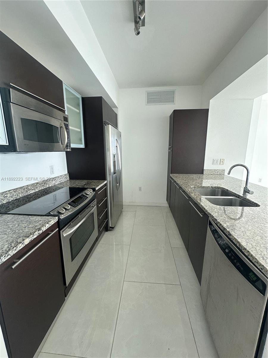 951 Brickell Ave 3810