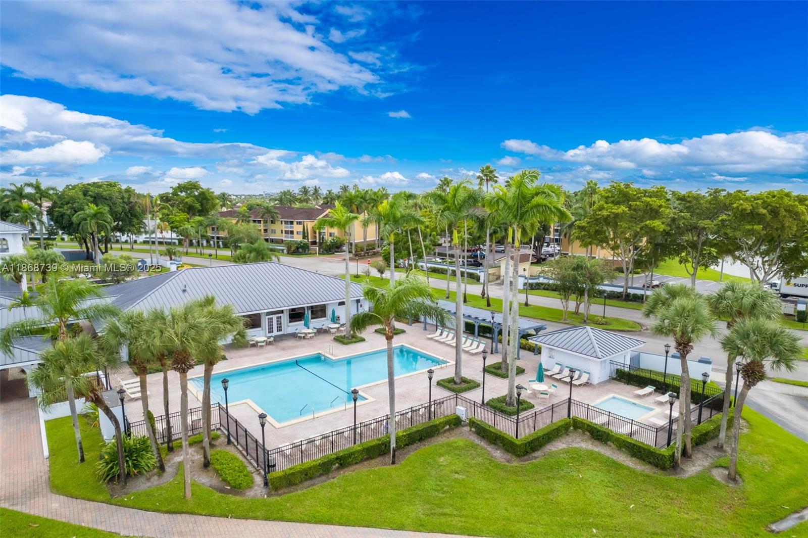 THE MOORS TOWNHOUSES - Residential