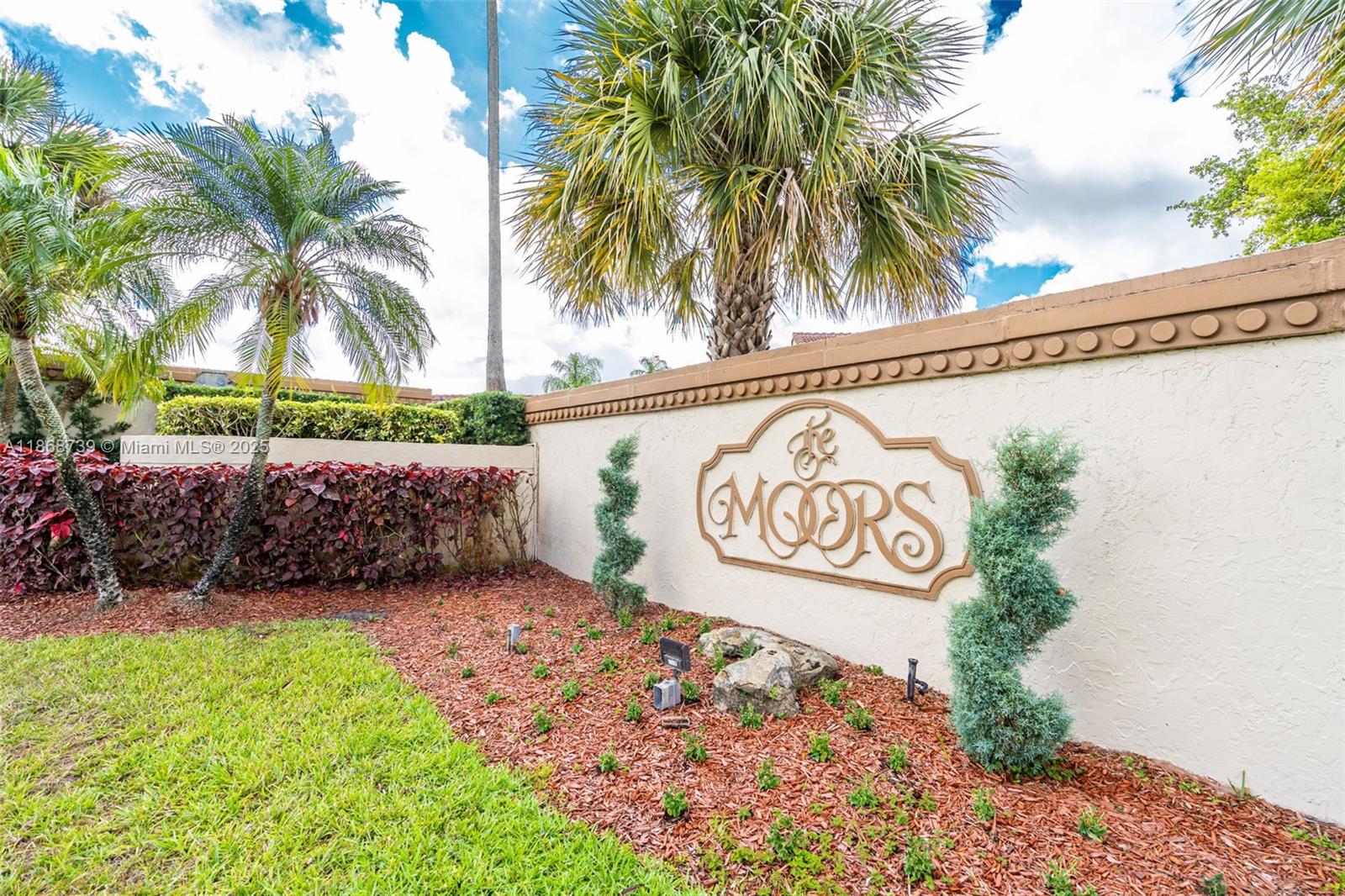 THE MOORS TOWNHOUSES - Residential