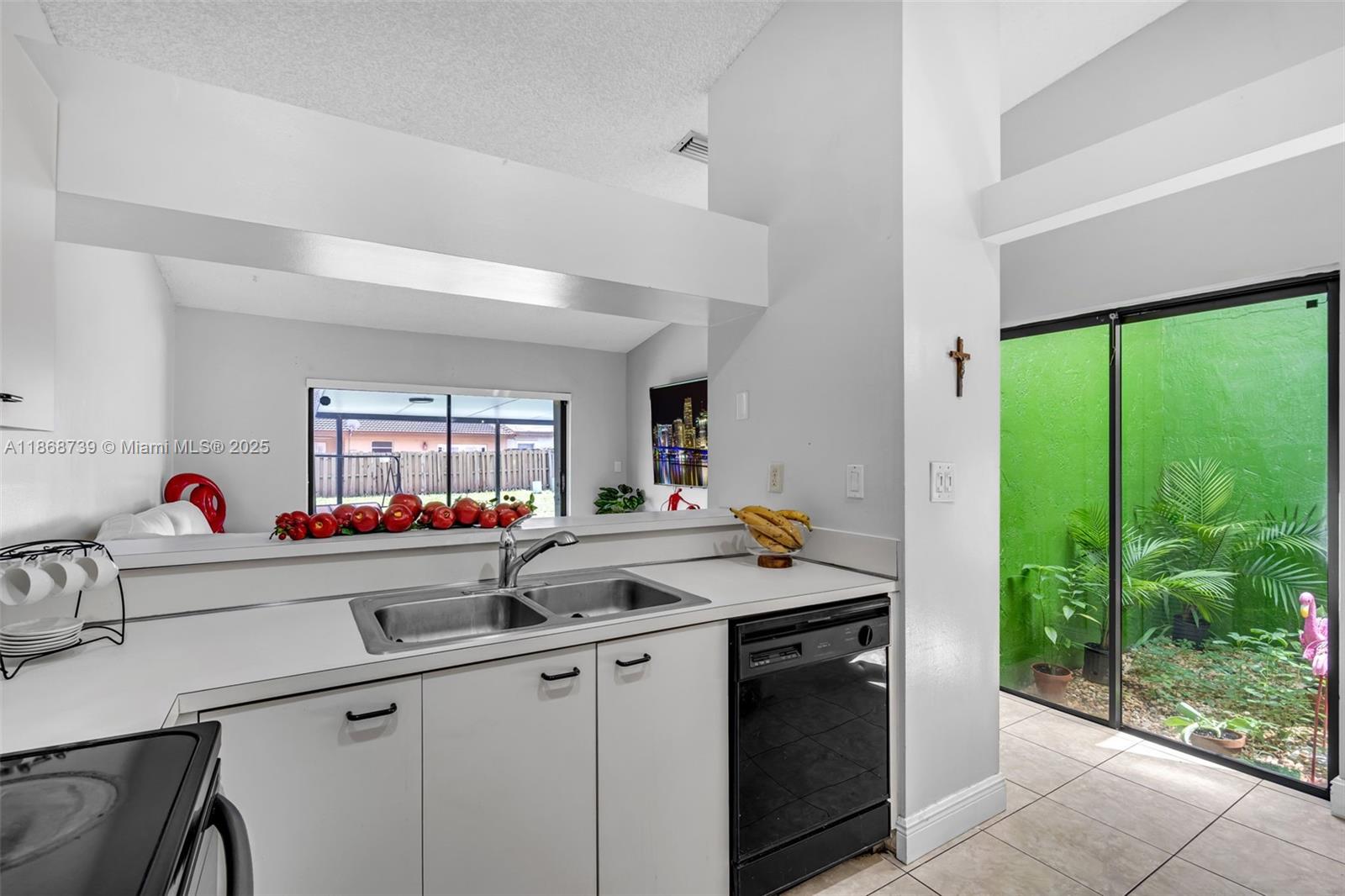 THE MOORS TOWNHOUSES - Residential