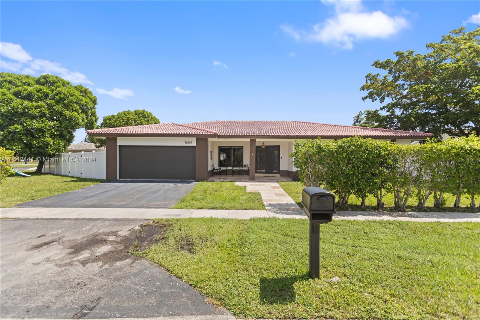 BONAVENTURE LAKES - Residential Lease