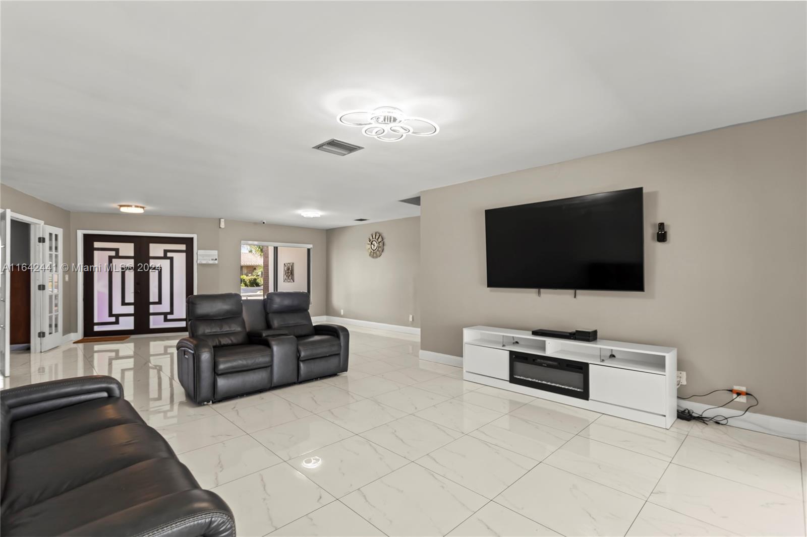 BONAVENTURE LAKES - Residential Lease