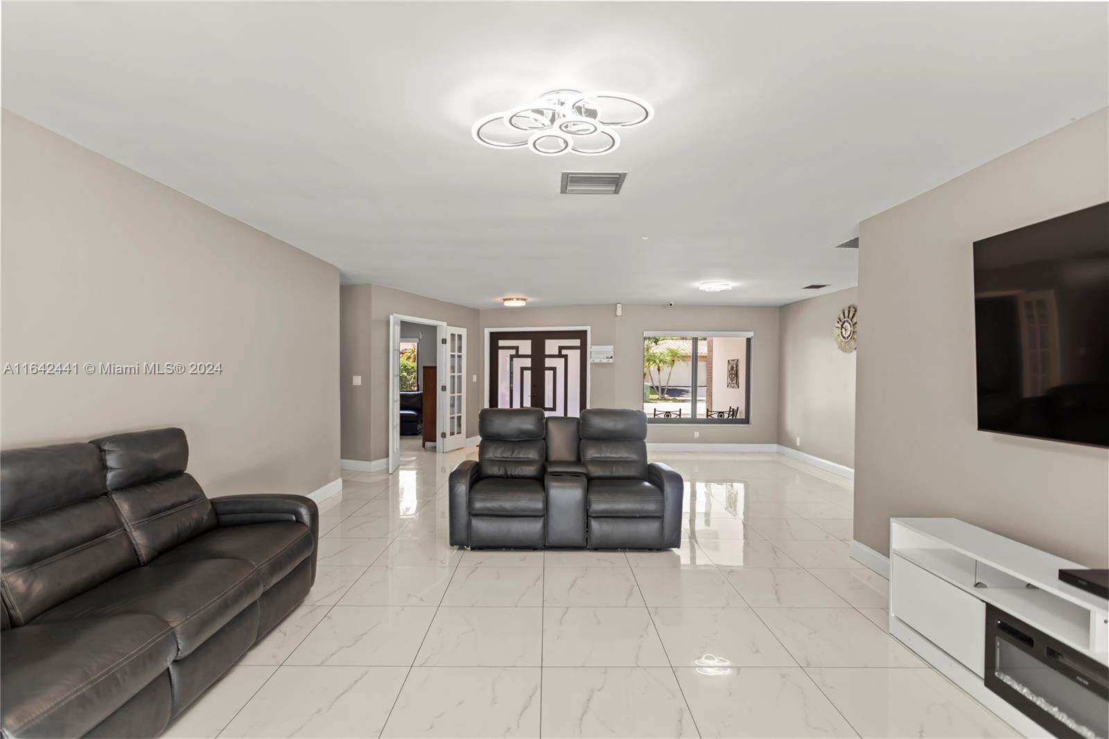 BONAVENTURE LAKES - Residential Lease
