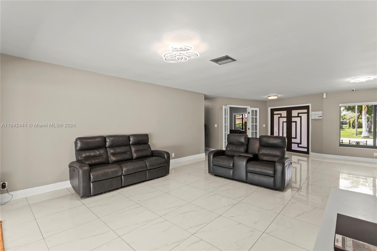 BONAVENTURE LAKES - Residential Lease