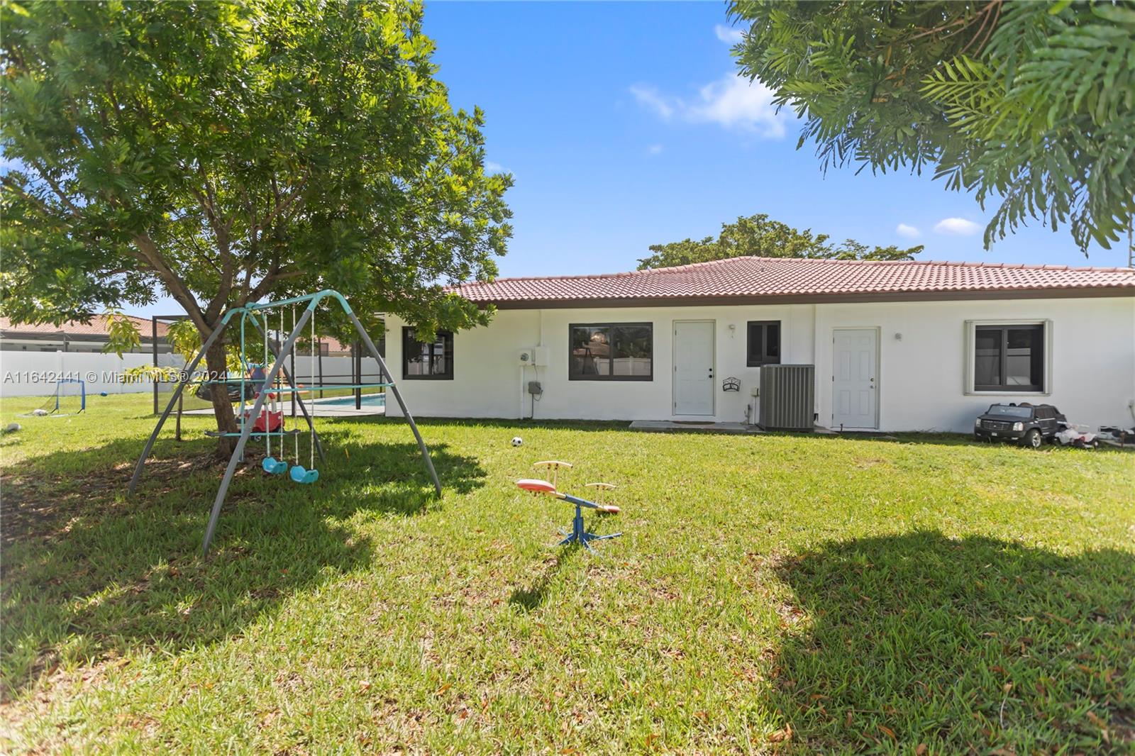 BONAVENTURE LAKES - Residential Lease