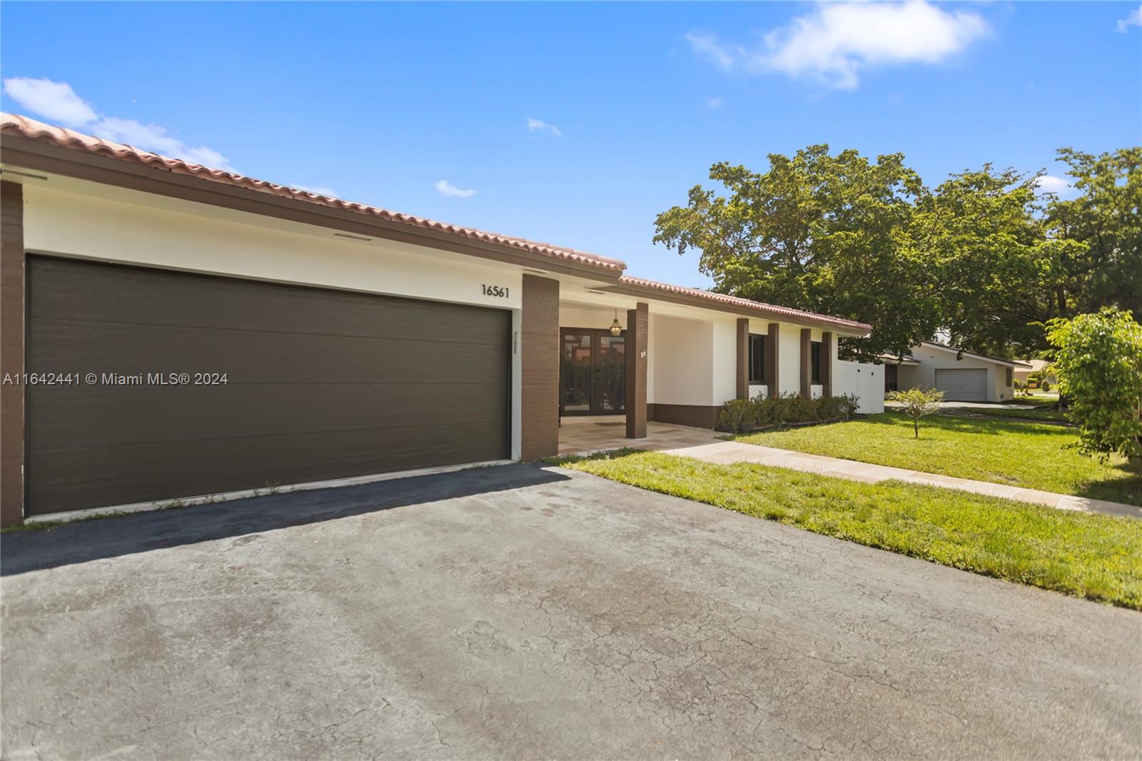BONAVENTURE LAKES - Residential Lease