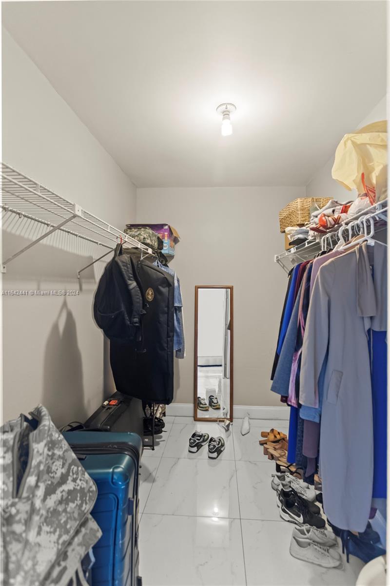 BONAVENTURE LAKES - Residential Lease