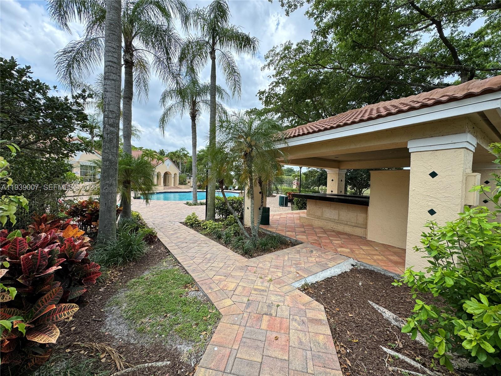 MILANO CONDO - Residential