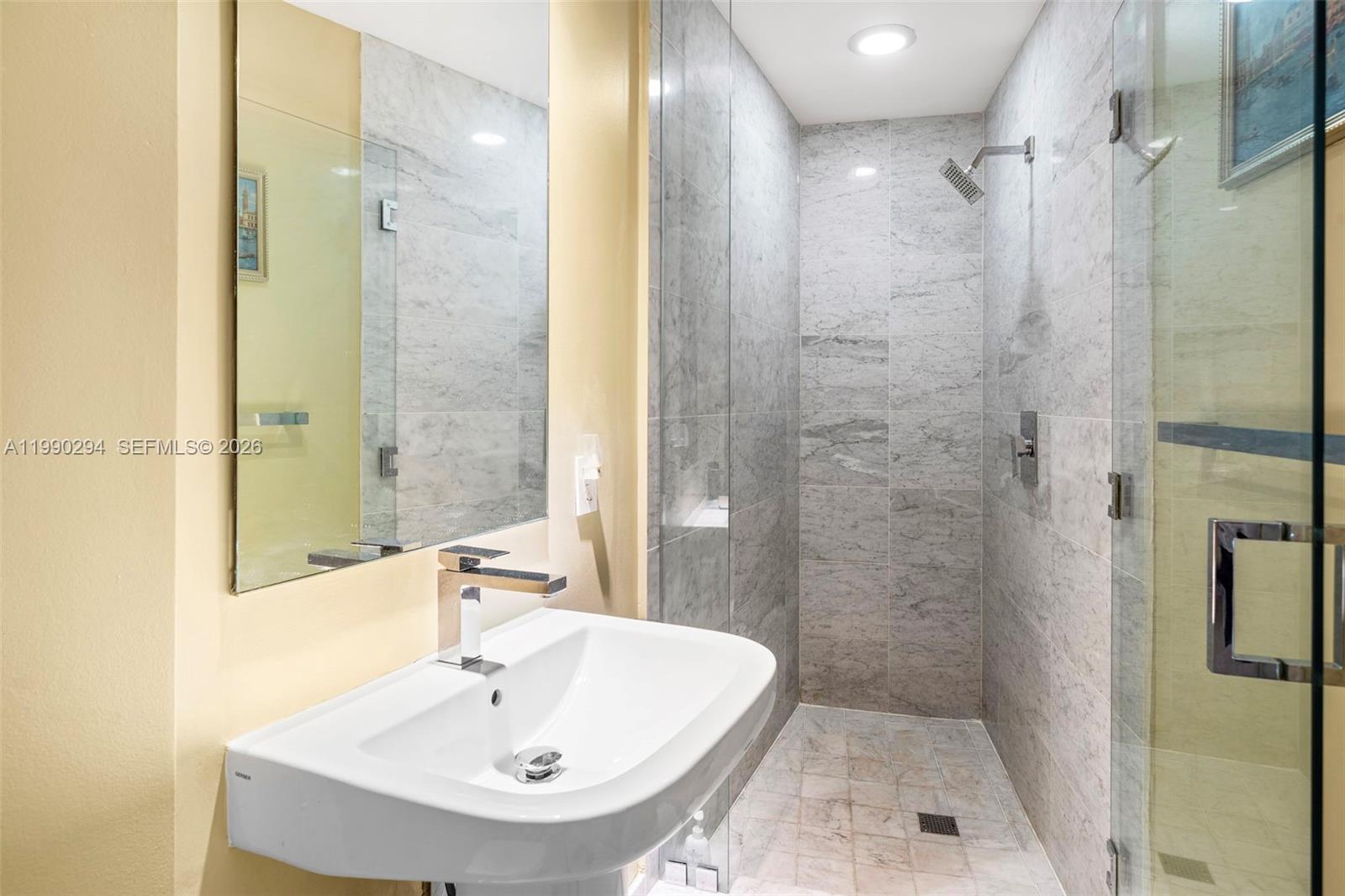 801 SMA RESIDENCES CONDO - Residential