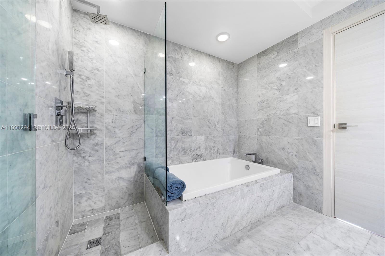 801 SMA RESIDENCES CONDO - Residential