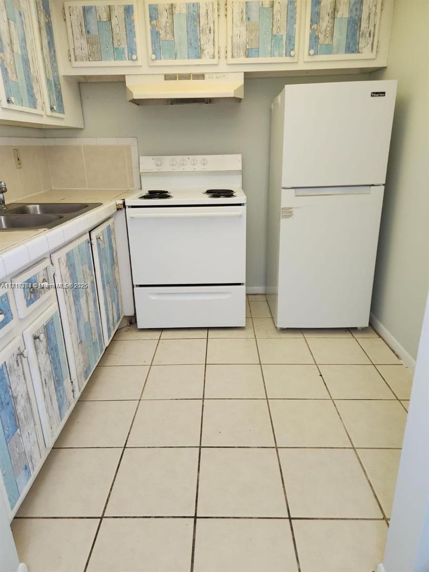 Very well-maintained unit at Century Village West Palm Beach, a 55+ community.
The complex offers amazing amenities: clubhouse, pools, theatre, fitness center, tennis, bus service and many more.
The unit is rented until 4/30/26 for $1100/month/