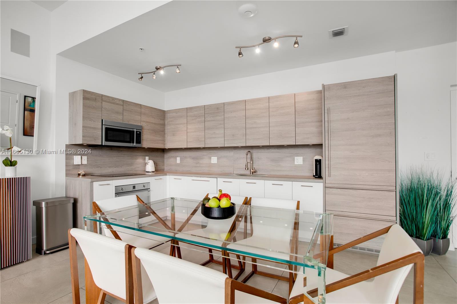 400 SUNNY ISLES CONDO EAS - Residential